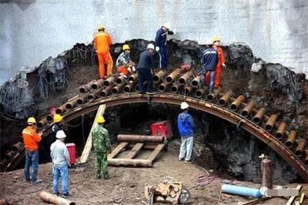 昌乐隧道钢花管支护案例